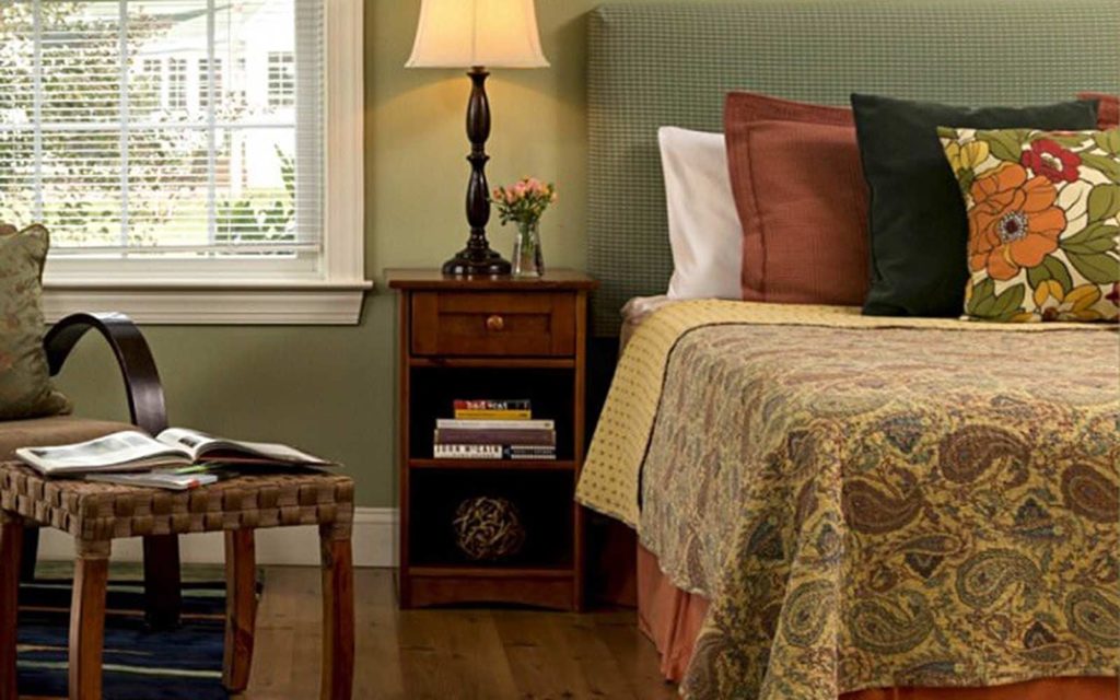 A cozy guest room and retreat for your chesapeake Bay Getaway this fall