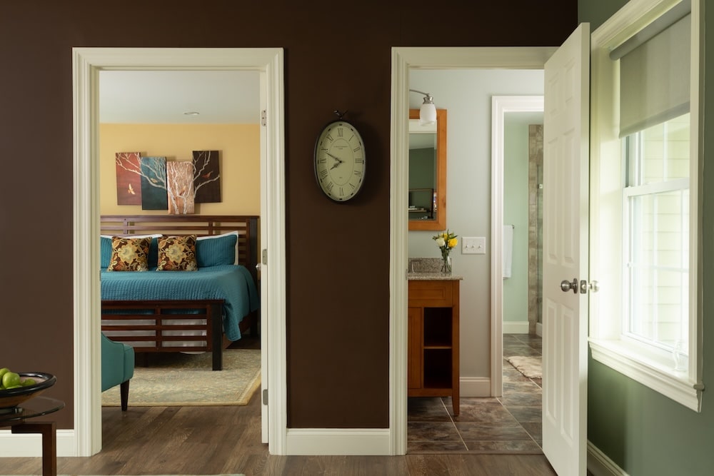 Private cottage rental at our top-rated Rock Hall Bed and Breakfast near Philadelphia